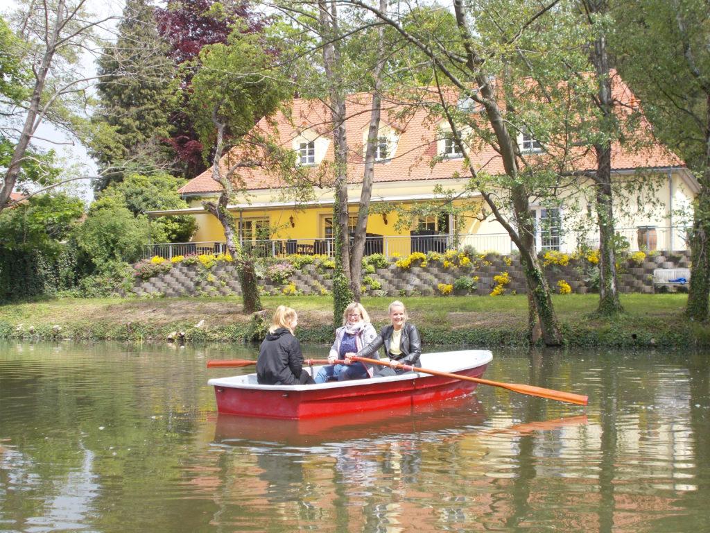 Genießen Sie eine Paddeltour über den Schlossteich